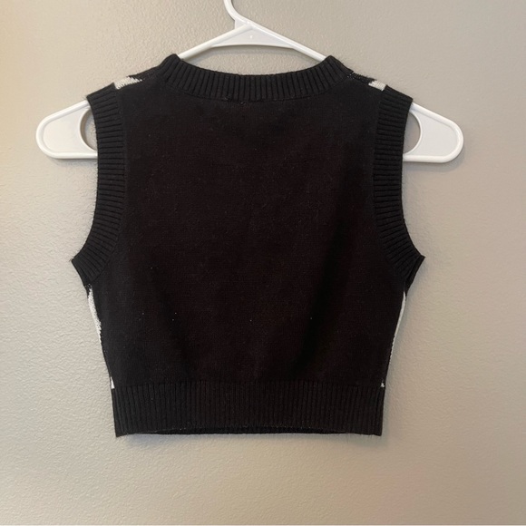 H&M Divided Sweater Vest - Picture 2 of 4